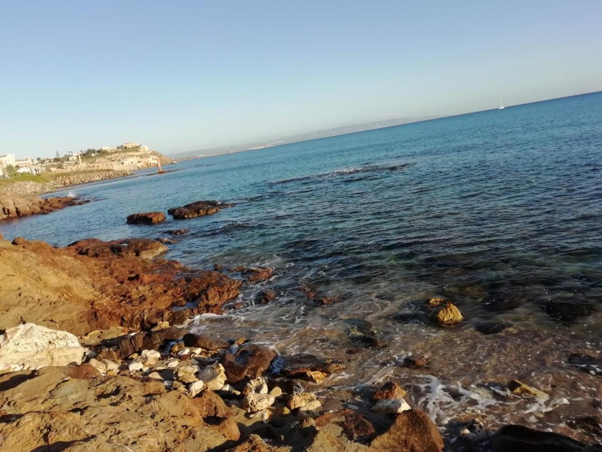 La Trinacria Di Capo Passero Portopalo Di Capo Passero Bagian luar foto