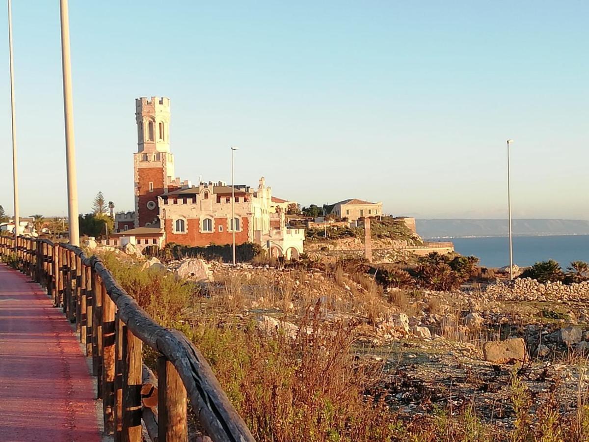 La Trinacria Di Capo Passero Portopalo Di Capo Passero Bagian luar foto